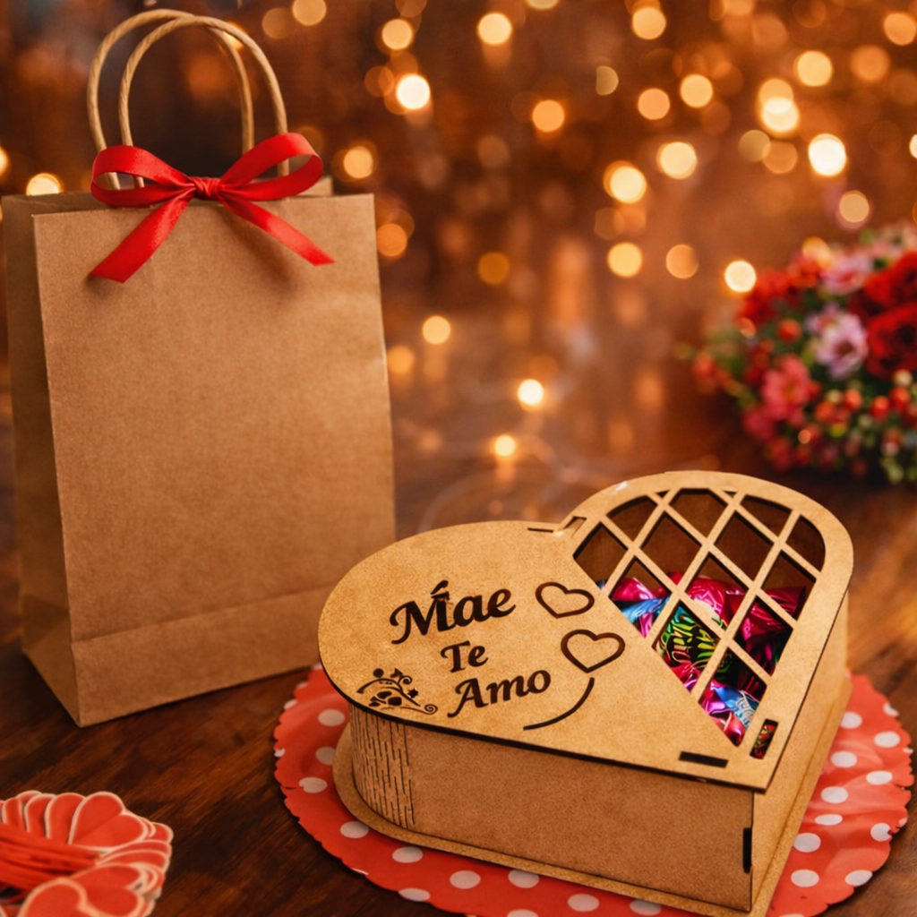 Caixa coração Mãe Te Amo com bombons e sacola kraft